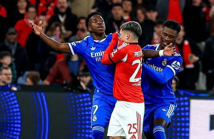 ادعای جنجالی داور انگلیسی درباره وینیسیوس