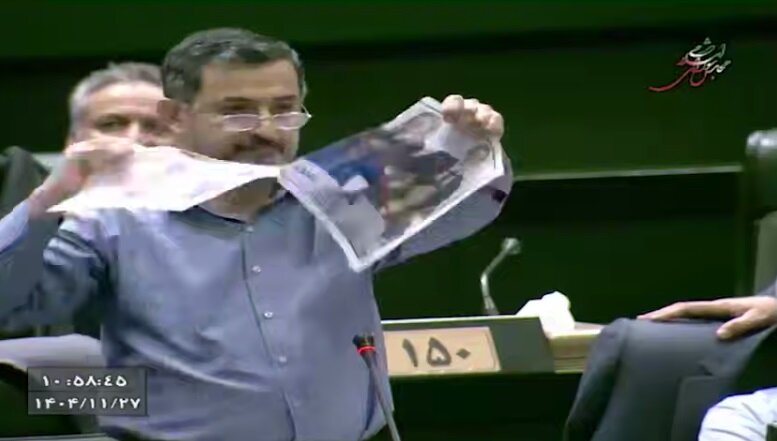 احضار سفیر ایران در ایتالیا بعد از پاره کردن عکس مقامات این کشور در مجلس