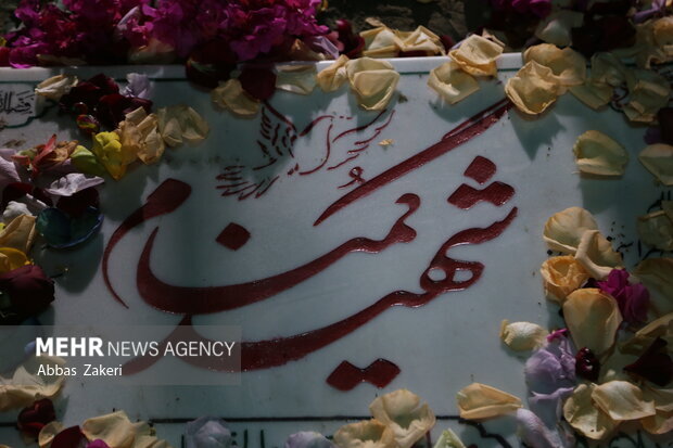 پزشکیان با حضور در یادمان شهدای گمنام به مقام شهدا ادای احترام کرد