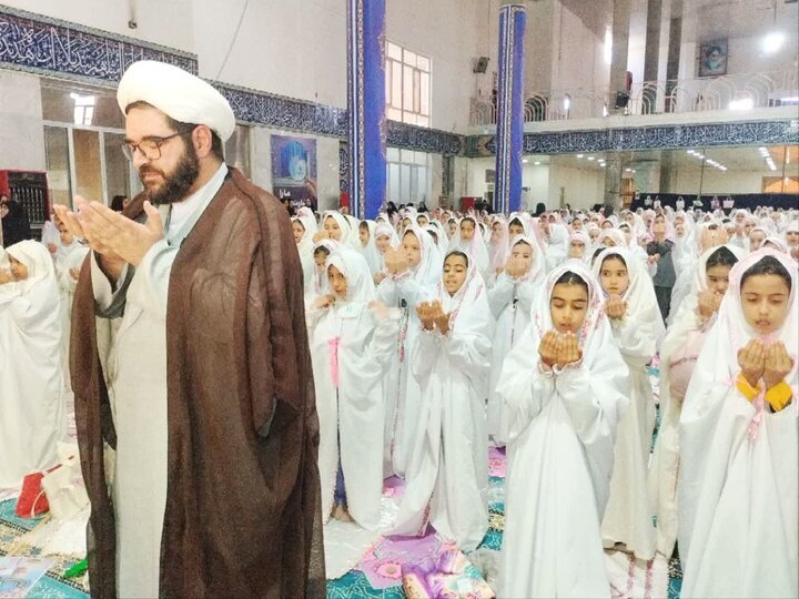 آیین باشکوه جشن تکلیف دانشآموزان قروه در فضای معنوی برگزار شد