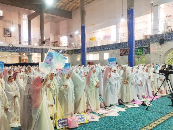 آیین باشکوه جشن تکلیف دانشآموزان قروه در فضای معنوی برگزار شد