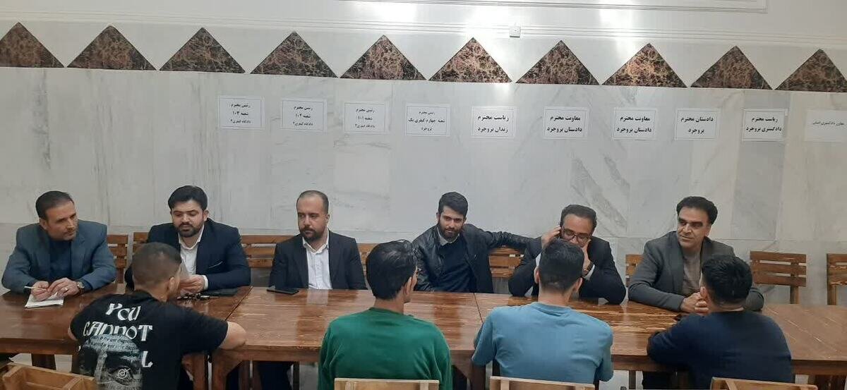 مسئولان قضایی بروجرد به پرونده ۵۰ مددجوی زندان این شهرستان رسیدگی کردند