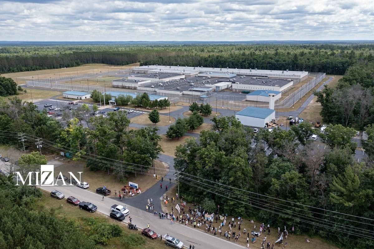 تبدیل انبار‌ها به زندان؛ روش آیس برای افزایش ظرفیت بازداشت مهاجران