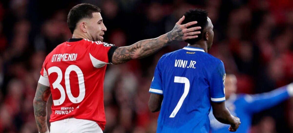 فخر فروشی در زمین بازی؛ من جام جهانی دارم ولی تو نداری!