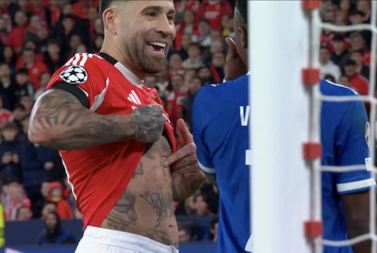 فخر فروشی در زمین بازی؛ من جام جهانی دارم ولی تو نداری!