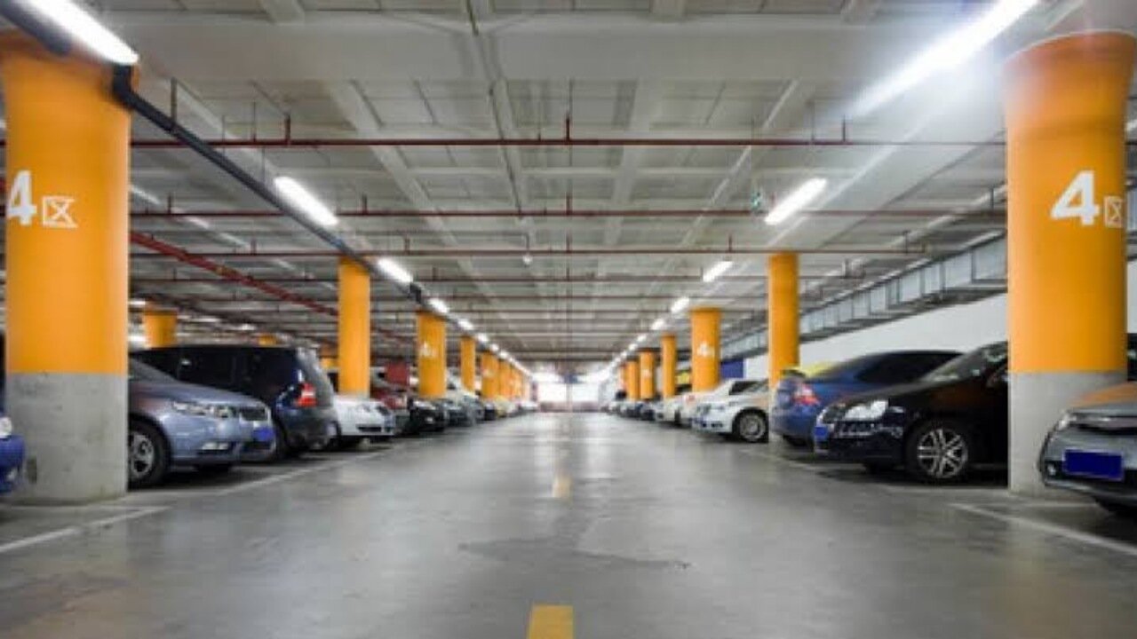 پارک ۴ هزار دستگاه خودرو در پارکینگهای عمومی در روزهای پایانی سال