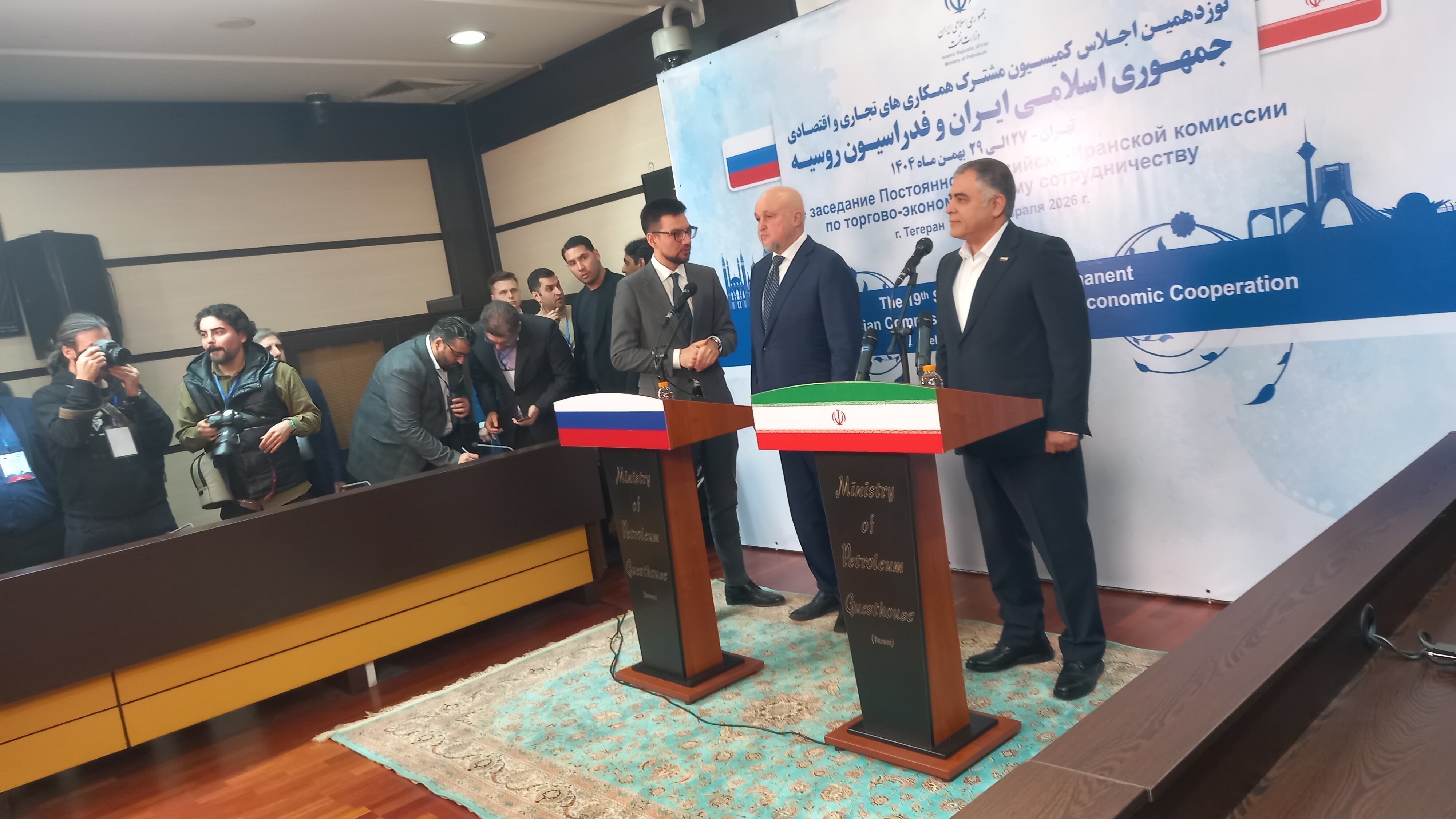 طرح‌های توسعه میادین نفتی و گازی در حال اجراست