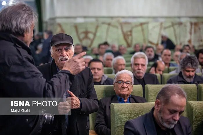 تصاویری از هنرمندان در مراسم ختم عنایت بخشی