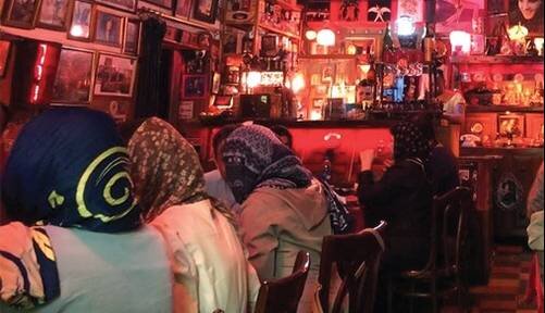 کافهنشینی سبک زندگی پنهان دختران جوان در فضاهای شهری