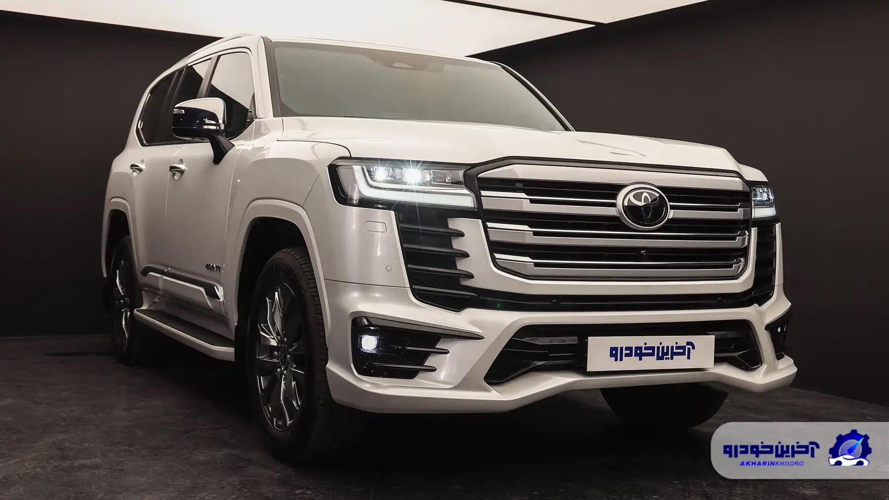 حضرت در لباس نو ؛ نگاهی به لندکروزر اتاق ۳۰۰ فول با مدل ۲۰۲۵