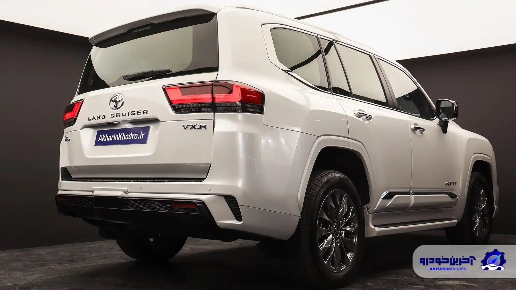 حضرت در لباس نو ؛ نگاهی به لندکروزر اتاق ۳۰۰ فول با مدل ۲۰۲۵