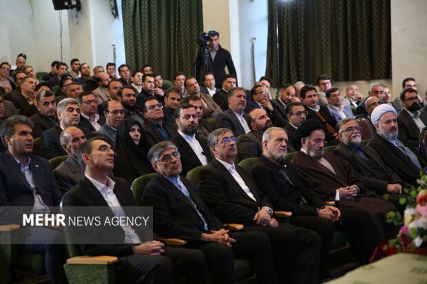 آغاز نشست پزشکیان با فعالان سیاسی و اجتماعی لرستان
