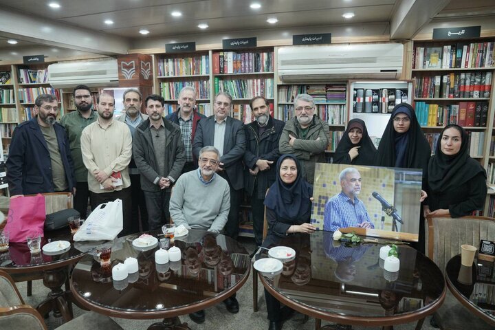 کَمان فضای خاصی از جنگ و انقلاب را نشان میداد