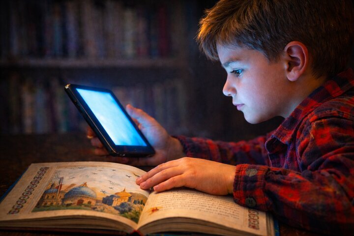 کودکان سایبری، آیا کتاب میتواند نسل آینده را به وطن پیوند دهد؟