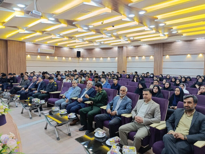 دانش‌آموزان با تکیه بر علم و ایمان، آینده روشن کشور را رقم می‌زنند