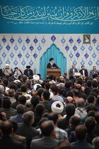 تصاویری از حضرت آیت‌الله خامنه‌ای در محفل انس با قرآن کریم همزمان با روز اول ماه رمضان
