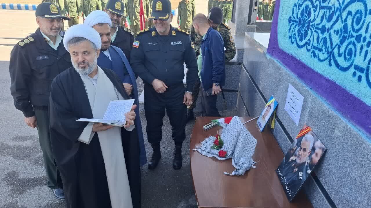 مراسم رونمایی از کتاب کوله پشتی موفقیت در نیشابور به مناسبت ماه مبارک رمضان