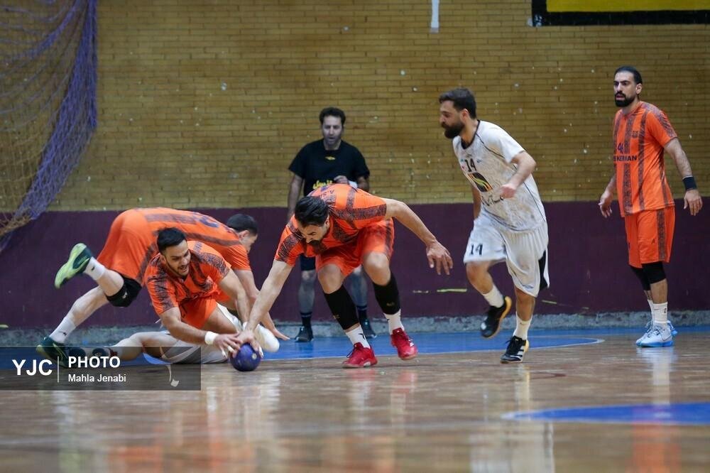 لیگ برتر هندبال بین مس کرمان و زغال سنگ بافق