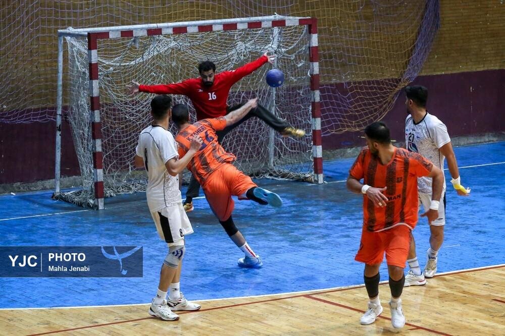 لیگ برتر هندبال بین مس کرمان و زغال سنگ بافق