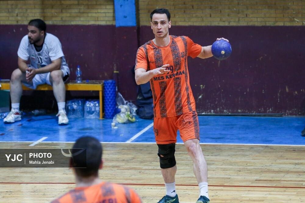 لیگ برتر هندبال بین مس کرمان و زغال سنگ بافق