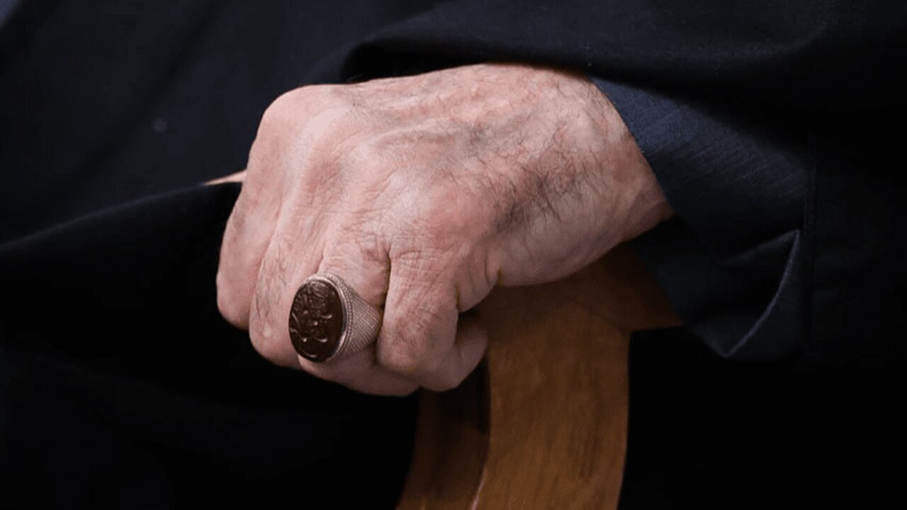 پیام معنی‌دار آیه روی انگشتر رهبر انقلاب