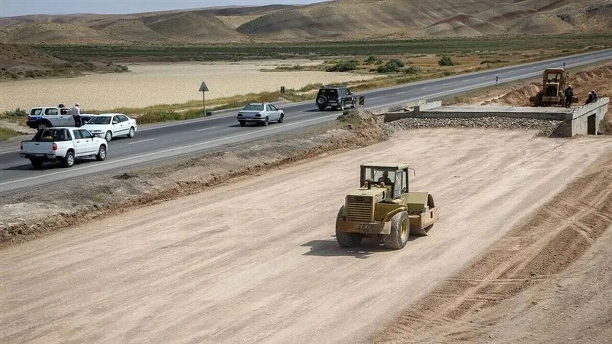 انسداد جاده چالماکندی به جعفرآباد به منظور اجرای عملیات عمرانی