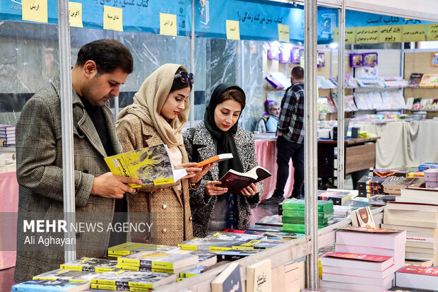 نوروزی: ۱۲ هزار جلد کتاب در نمایشگاه کتاب ارومیه به فروش رفت