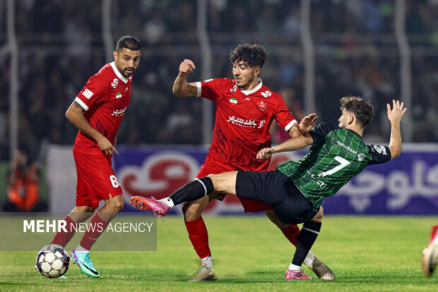 شکست پرسپولیس برابر خیبر در نیمه اول/ سرخپوشان همچنان در بحران نبردن