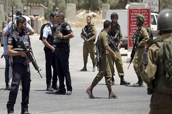 ممانعت نظامیان اسرائیلی از ورود فلسطینی ها به قدس اشغالی