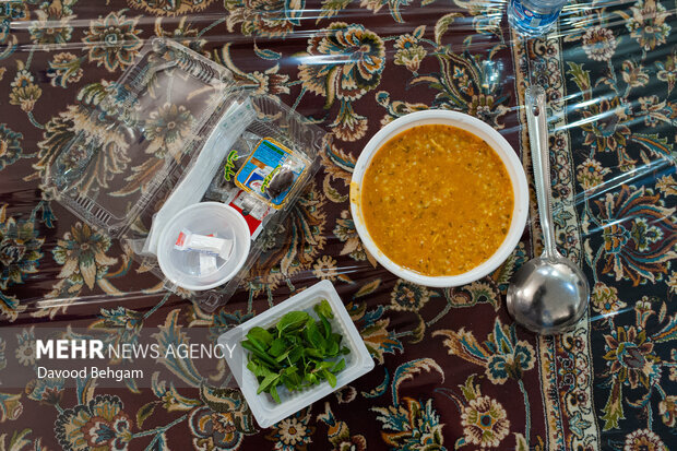 پویش اطعام مهدوی در سمنان کلید خورد؛ سفره‌های ساده منتظر یاری خیران