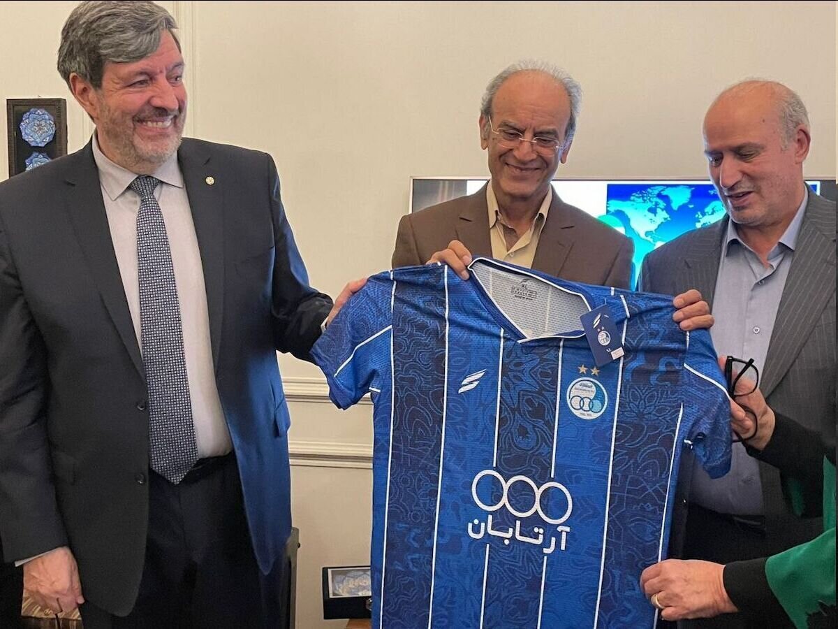 نشست دیپلماسی ورزشی در سفارت اروگوئه/ استقلال در مسیر همکاریهای بینالمللی + عکس