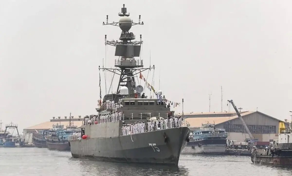 پهلوگیری ناوشکن ایرانی دنا در بنادر اقیانوس هند