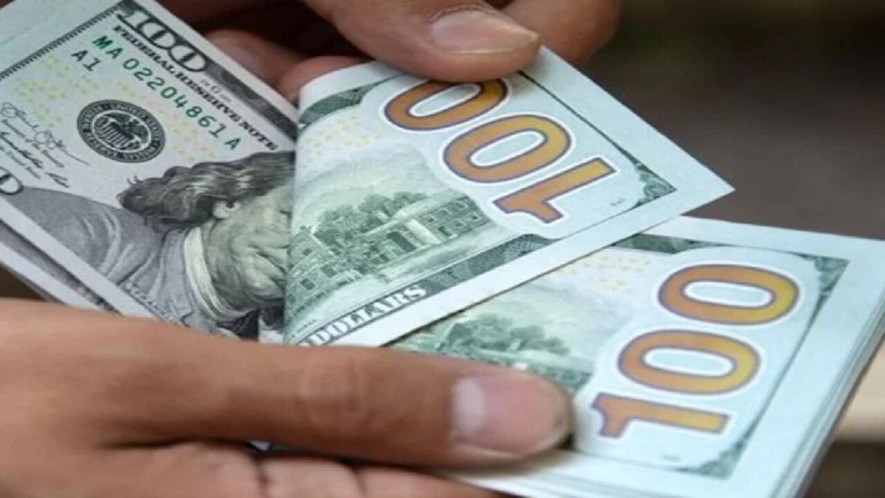 کاهش ارزش دلار در پی ابطال تعرفههای گمرکی ترامپ