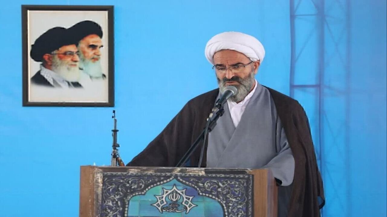 ملت ایران در مقابل توطئه‌های دشمن عقب‌نشینی نمی‌کند
