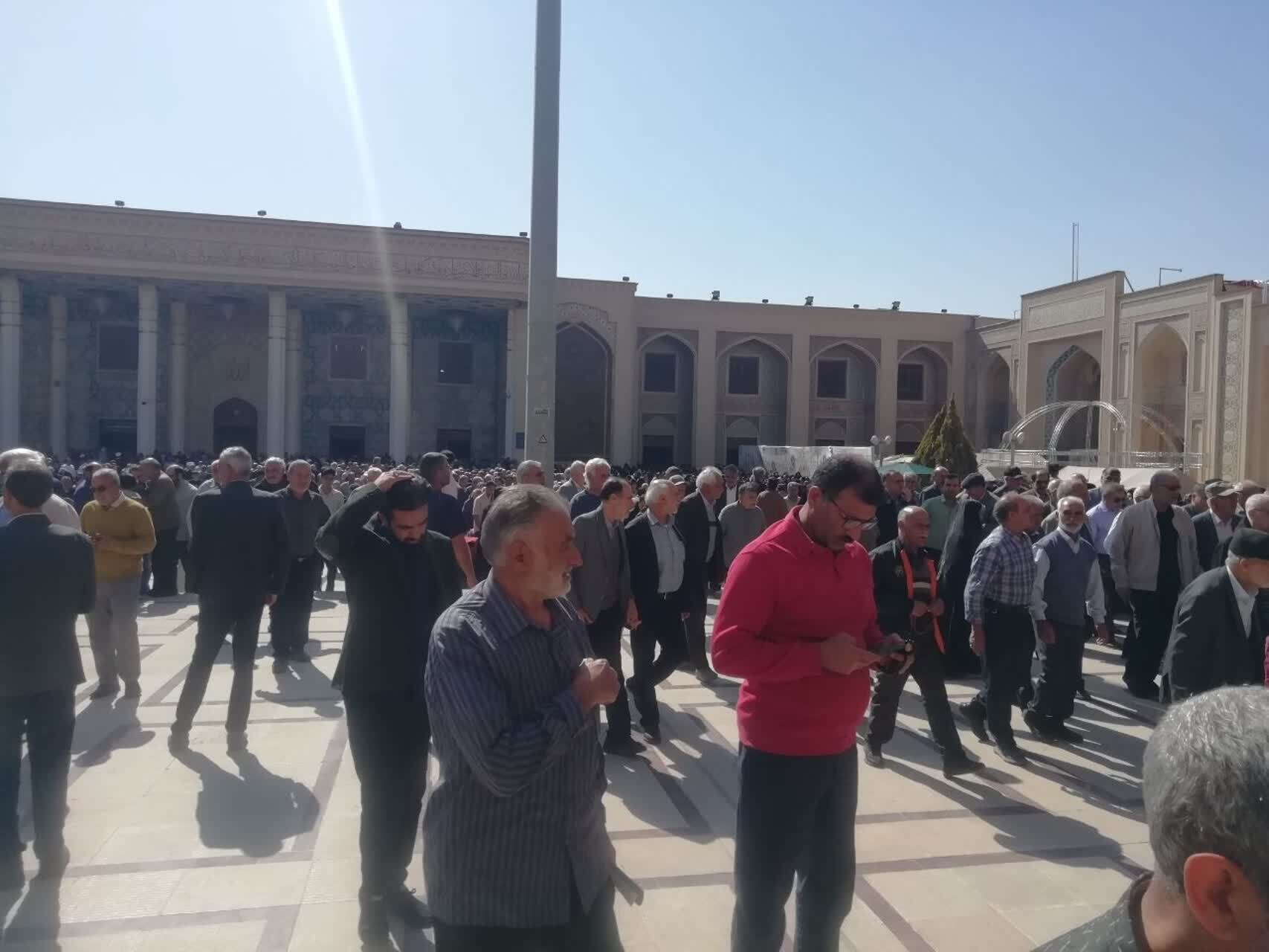 برگزاری اولین نماز جمعه ماه مبارک رمضان در حرم مطهر احمدبن موسی (ع) شیراز + عکس