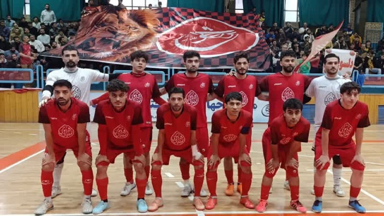 دلسوختگان قم با پیروزی پرگل برابر نفت امیدیه به لیگ برتر نزدیکتر شدند