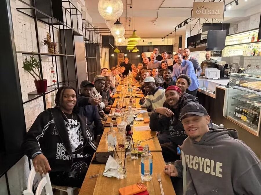 تودور قبل از دربی به همه بازیکنانش شام داد!