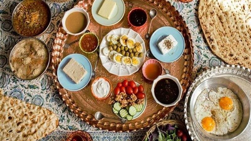 پرهیز روزه‌داران از غذاهای پرچرب و شیرین/ حذف وعده سحری موجب افزایش وزن می‌شود