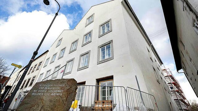 جنجال بر سر تبدیل زادگاه هیتلر به کلانتری