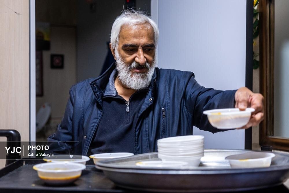 حال و هوای اولین افطاری ماه رمضان ۱۴۰۴ در مسجدالرضا