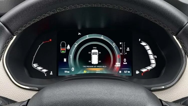 معرفی شاسی‌بلند هفت‌نفره نیسان گراویت با قیمت یک میلیارد تومان!
