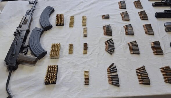 کشف و ضبط ۱۶۵ قبضه سلاح غیرمجاز جنگی