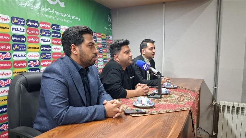 لیگ برتر فوتبال/ اخباری: پیروزی امشب را به هواداران تقدیم میکنم