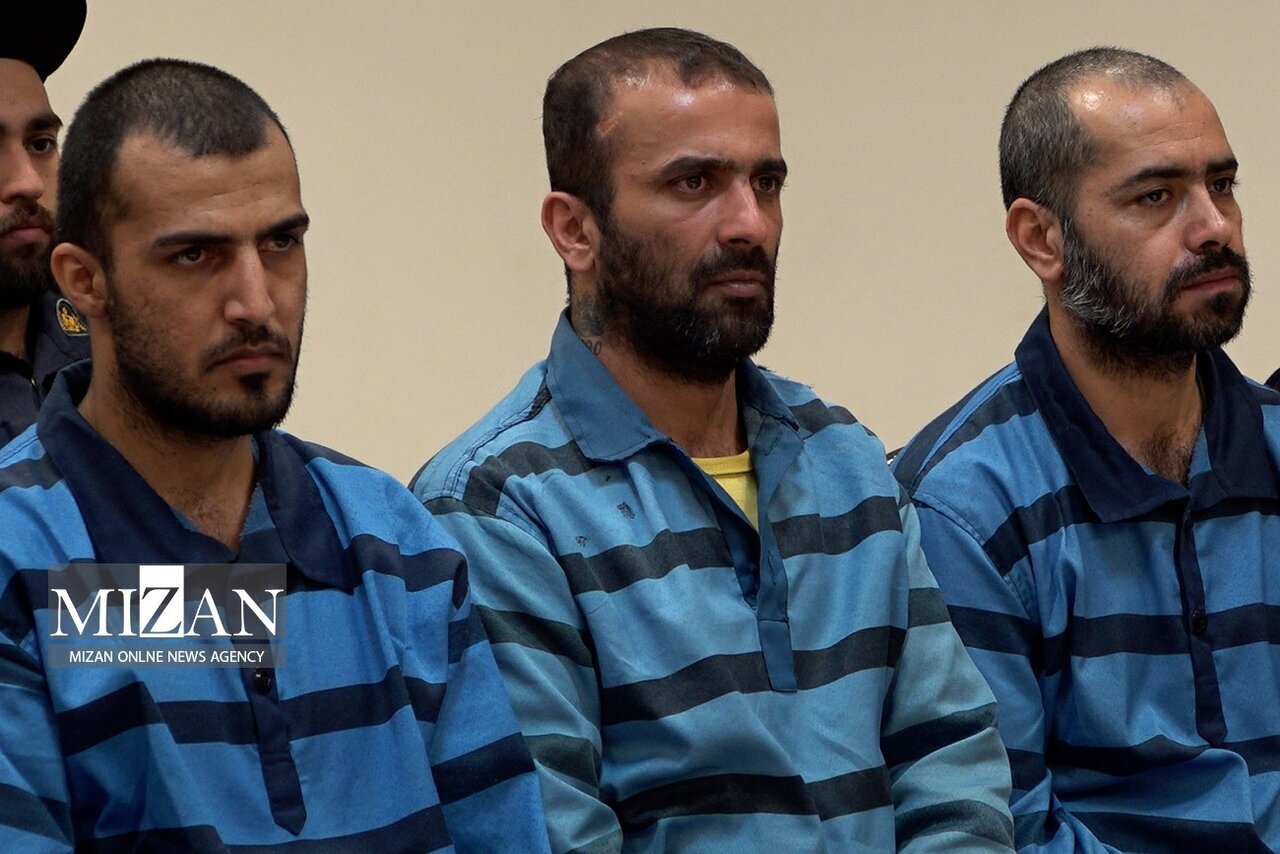 تصاویر ۳ متهم تحریق مسجد در دادگاه ؛ ببینید | پای یک زن در میان است؛ ماجرای بسته مشکوک | توبه میکنم...