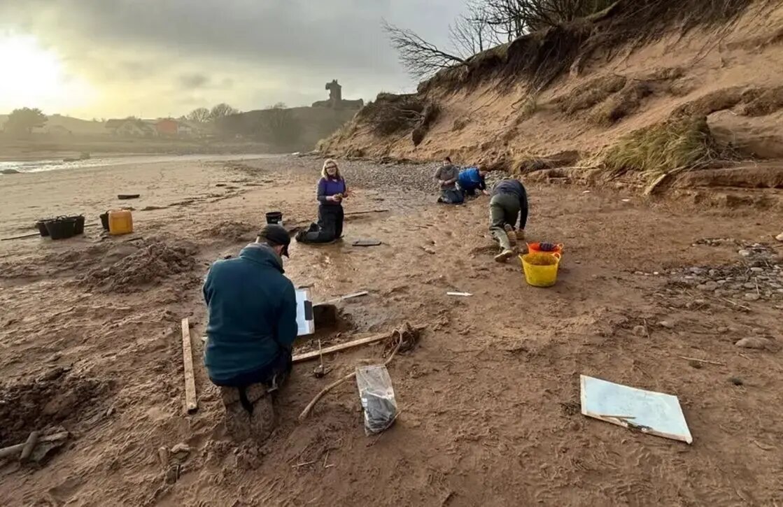 این ردپاهای ساحلی ۲ هزار سال قدمت دارند | عکس