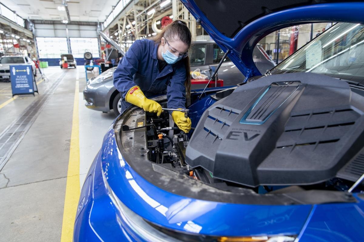 بحران مکانیک در اروپا؛ فرصت طلایی برای تعمیرکاران ایرانی؟