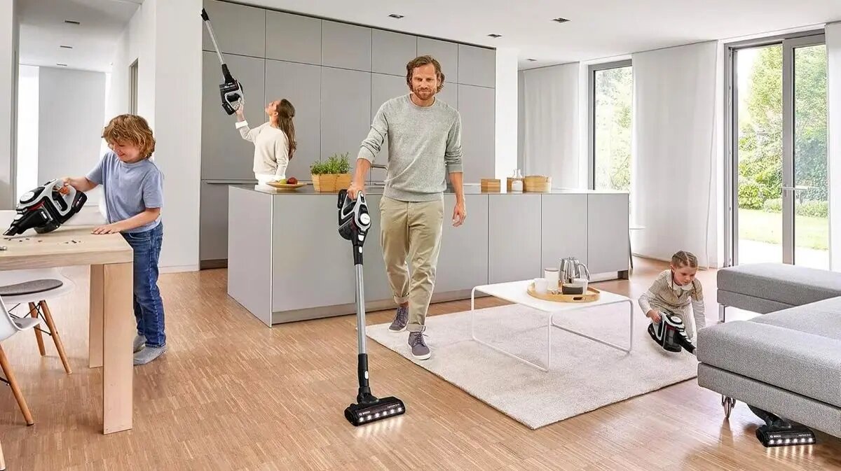 بررسی نسل جدید جارو شارژی لمسی بوش با صفحه نمایش هوشمند