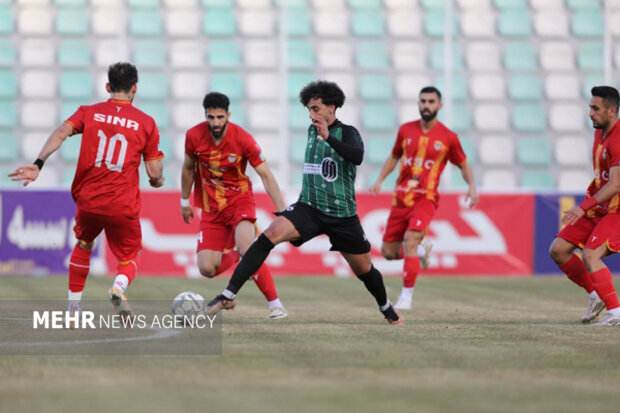 فولاد ۳ امتیاز را در خانه حفظ کرد/  ذوب‌آهن  در منطقه سقوط ماند