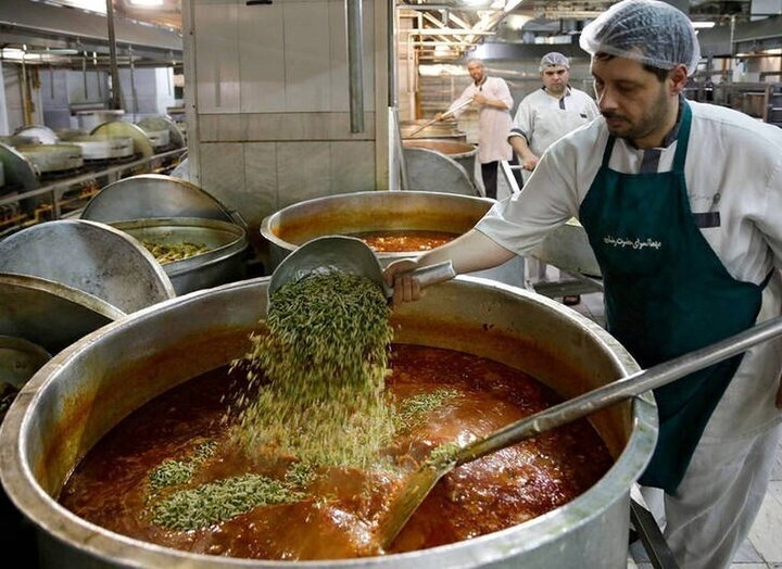 پخت ۶۰ هزار وعدهغذا در یک روز مهمانسرای حضرت رضا(ع)