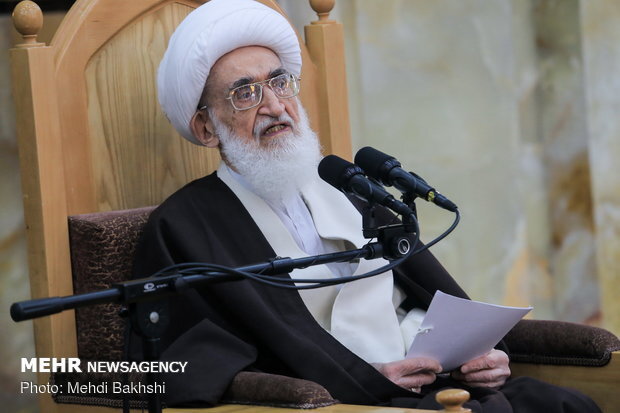 واکنش آیت‌الله نوری همدانی به توهین در پارلمان اروپا نسبت به رهبری